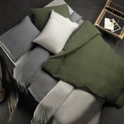 bed met drie dekbedovertrek kleuren in jersey