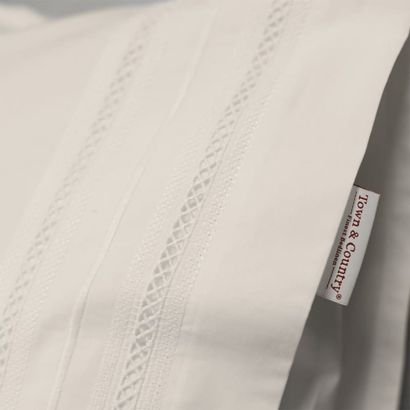 offwhite broderie kussensloop