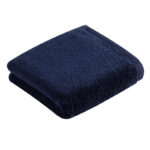 één marine blauwe handdoek vanuit zijaanzicht- luxe handdoeken