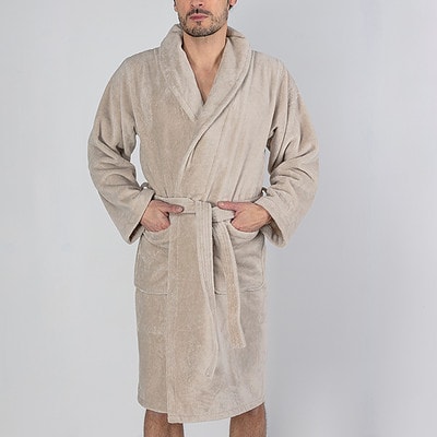 heer in beige badjas mannen