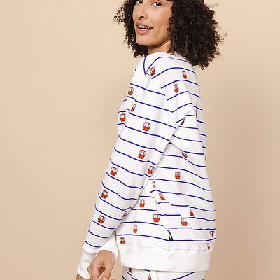 vrouw in skilift sweater