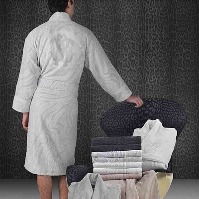 man in luxe heren badjas van roberto cavalli