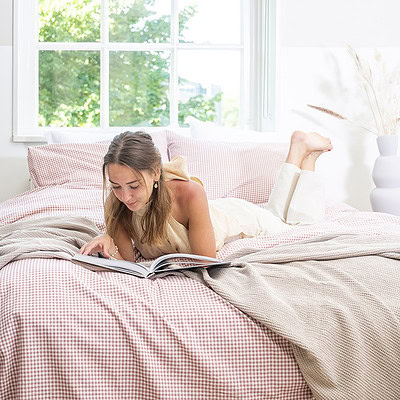 vrouw op bed